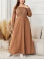 Lange bruine plus size maxi jurk met elegante kanten details op de V-hals en mouwen. - Bruin