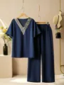 Blaues lässiges Damen Zweiteiler Set mit V-Ausschnitt Spitzen-Top und eleganten weiten Hosen. - 32