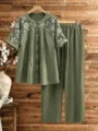 Damen olivgruenes zweiteiliges Set aus Kurzarm-Hemd mit Spitze und passender Hose - 34