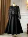 Elegantes schwarzes zweiteiliges Kleid mit floral bestickten transparenten Ärmeln und Rock. - 38