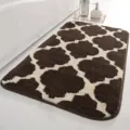 Plush brown bathroom mat with white quatrefoil pattern, highly absorbent and anti-slip bath rug. - 40*60cm / Coffee
