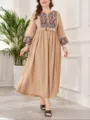 Abito lungo taglie forti con ricamo etnico in beige, variante casual maxidress. - 0064