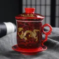 Rotes Keramik Teetasse Set mit Deckel Filter und Untertasse traditionelles Drachenmuster - 401-500ml / Keramik Vierteilige Tasse (Rot Gold Drache)