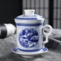 Blau-weiße Porzellan-Teetasse mit Deckel und Untertasse, traditioneller Teetasse. - 401-500ml / Keramik Vierteilige Tasse (Entlang des Flusses während des Qingming-Festes)