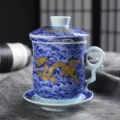 Dehua Keramik Teetasse 4-teiliges Set mit Deckel Sieb Untertasse blau gold Drachenmuster - 401-500ml / Keramik Vierteilige Tasse (Blau Gold Drache)
