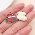 Pendentif en alliage emaille chaussette de Noel accessoire bijoux DIY pour fetes - Chaussette de Noël (29844) / 1 Pièce (18x18x2mm) / Rouge