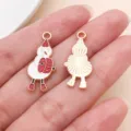 Charmant pendentif en alliage de metal emaille bonhomme de neige Noel pour bijoux - Bonhomme de Neige Jouant du Tambour (29861) / 1 Pièce (25x11x1.5mm) / Blanc