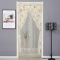 Vista detallada de la cortina de puerta de encaje con estampado de palmeras en interior. - 布艺椰子树咖门帘 / 90*120