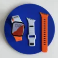Gedetailleerd overzicht van siliconen horlogebandje compatibel met Apple Watch series. - Mist Blauw en Hermes Oranje