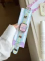 Zomerse frisse siliconen horlogeband detailweergave, zacht en comfortabel voor dagelijks gebruik. - Geschikt voor: S10/11 42mm / Strik Kleine Kat