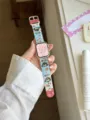 Zomerse frisse siliconen band voor Apple Watch S10 S11 iWatch 9 8 7 blauwe schattige print - Geschikt voor: S10/11 42mm / Taart Zwarte Pinguïn