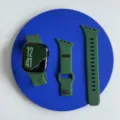 Groene siliconen horlogeband en smartwatch set compatibel met Apple Watch, stijlvol en duurzaam. - Donkergroen