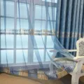 Cortina de ventana azul bordada de lujo con detalles dorados para sala de estar y dormitorio - 1.75m Ancho 2.7m Alto Gancho Pieza / Azul Jaspeado