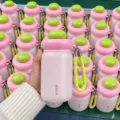 Portable mini thermal water cup, cute pink and green design with hand strap, detailed view. - 320ml / Pink