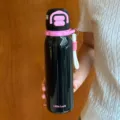 Kids insulated water bottle detail view, black pink design with strap, dual-drink lid. - 560ml / Black Letter Style