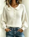 Detalle de suéter de punto acanalado de manga larga para mujer con cuello con volantes. - S / Tops / Blanco Roto