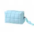 Lichtblauwe gewatteerde cosmetische tas, zachte make-up etui organizer details. - Blauw