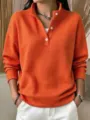 Vista detallada de la camiseta de manga larga texturizada en naranja con botones. - S / Rojo Anaranjado