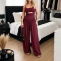 Mono burdeos con tirantes y aberturas, talle alto pierna ancha, elegante estilo vacacional. - S / Monos / Burdeos