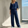 Detalle del conjunto de punto gofrado con camiseta de manga larga y pantalón ancho. - XS / Top y Pantalones / Azul marino