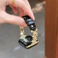 Bracelet Apple Watch en métal étoile et peluche compatible iWatch 10 S11 accessoire - Sangle Noire Boucle Dorée