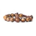 Vue de détail du bracelet de perles en pierre naturelle et gourde en bois avec cordon marron. - Jaspe