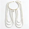 Elegante collana a catena per il corpo di perle multistrato da donna, gioielli da spalla chic. - Bianco