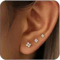 Primo piano dettagliato di orecchini a lobo quadrifoglio zircone set multi piercing alla moda - Stile 2 - 3 Pezzi / 3 Pezzi/Confezione