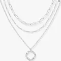 Collana multistrato argentata con un elegante ciondolo geometrico quadrato e ritorto. - Collana a Triplo Strato Argento a Graffetta Appiattita