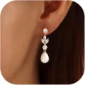 Orecchini pendenti dorati con zirconi splendenti e ciondoli di perle bianche eleganti. - Stile 8 (ZR-NC-668) / 1 Paio / Oro