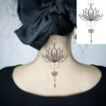 Tatuaggio temporaneo di loto nero per collo e schiena, design geometrico impermeabile. - HL034 / 12x8cm