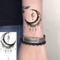Adesivo per tatuaggio temporaneo a mezzaluna con ciondoli a stella pendenti, chic. - HS009