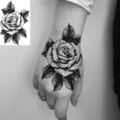 Adesivo per tatuaggio temporaneo rosa nera e bianca per arte corporea della mano - HL032 / 12x8cm