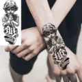 Zwart-wit realistische biddende engel tijdelijke tattoo sticker voor armen en handen. - FO115 / 15x7CM
