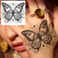 Adesivo per tatuaggio farfalla rosa per mano, body art temporaneo impermeabile per donne. - HA019 / 8x8cm