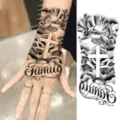 Adesivo per tatuaggio temporaneo nero e bianco croce rosa famiglia variante dorso della mano. - FO071 / 15x7cm