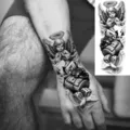 Adesivo tatuaggio trasferimento acqua nero bianco realista angelo poker soldi design mano braccio. - FO111 / 15x7cm