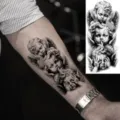 Adesivo per tatuaggio temporaneo angelo realistico in bianco e nero per braccio e mano. - FO112 / 15x7cm