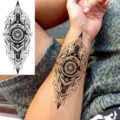 Adhesivo de tatuaje temporal con diseño de tótem de brújula en blanco y negro. - 15x7CM / Estilo FO202