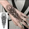 Pegatina de tatuaje de tótem de laberinto de brújula geométrica en blanco y negro para mano. - 15x7CM / Estilo FO204