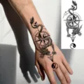Pegatina de tatuaje temporal de dragón brújula boceto en blanco y negro para mano y brazo. - 15x7CM / Estilo FO211