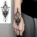 Pegatina de tatuaje temporal de tótem de brújula de boceto blanco y negro para mano y brazo. - 15x7CM / Estilo FO220
