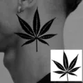Adesivo per tatuaggio foglia di cannabis nera impermeabile decorazione body art temporanea - HA048 / 8x8cm