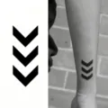 Adesivo tatuaggio temporaneo freccia geometrica minimalista, design braccio nero. - HS005 / 9.8x5.8cm