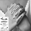Adesivi per tatuaggi temporanei impermeabili per dita e mano design minimalista nero chic - HS007 / 9.8x5.8cm