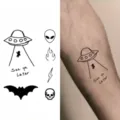 Foglio di adesivi per tatuaggi temporanei UFO alieno teschio e pipistrello per body art - HM035 / 10x8cm