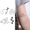 Adesivo per tatuaggio temporaneo minimalista con disegno a linee di cane e affetto umano. - HM041 / 10x8cm