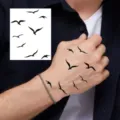 Adesivo per tatuaggio temporaneo con design di uccelli per mani e polsi body art. - HM044 / 10x8cm