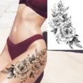 Adesivo per tatuaggio rosa temporaneo design floreale in bianco e nero per coscia e braccio - LZ142