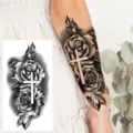 Tatuaggio temporaneo con motivo di rose e croce per braccio o gamba, arte corporea chic. - XZ067 (Rosa Croce)